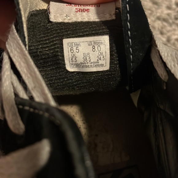 Vans - Picture 3 of 3